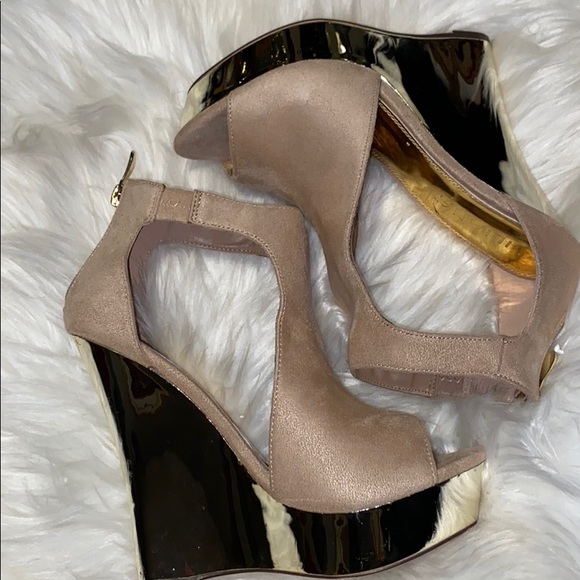 Liliana Shoes - ⭐️💛⭐️VERY COOL WEDGES⭐️💛⭐️